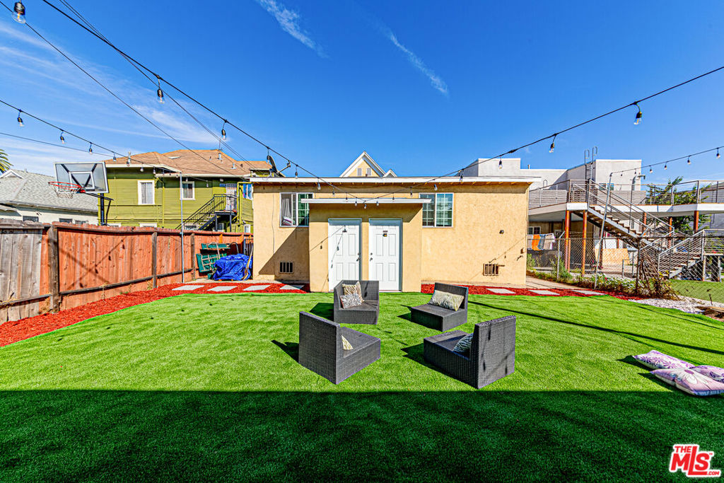 1241 S Kenmore Avenue