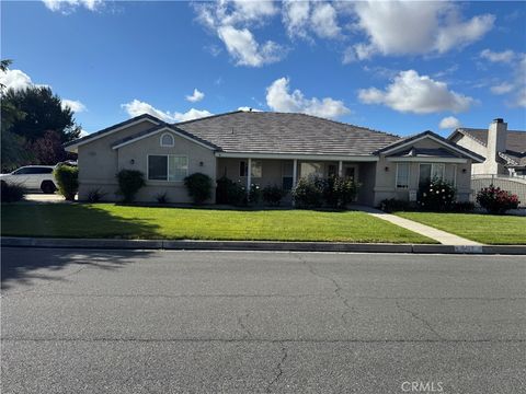 Photo of 18499 Mountain Meadows Dr, Victorville, CA 92395 (MLS # DW26085625)