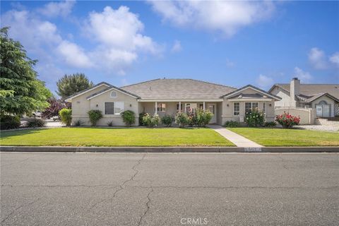 Photo of 18499 Mountain Meadows Dr, Victorville, CA 92395 (MLS # DW26085625)