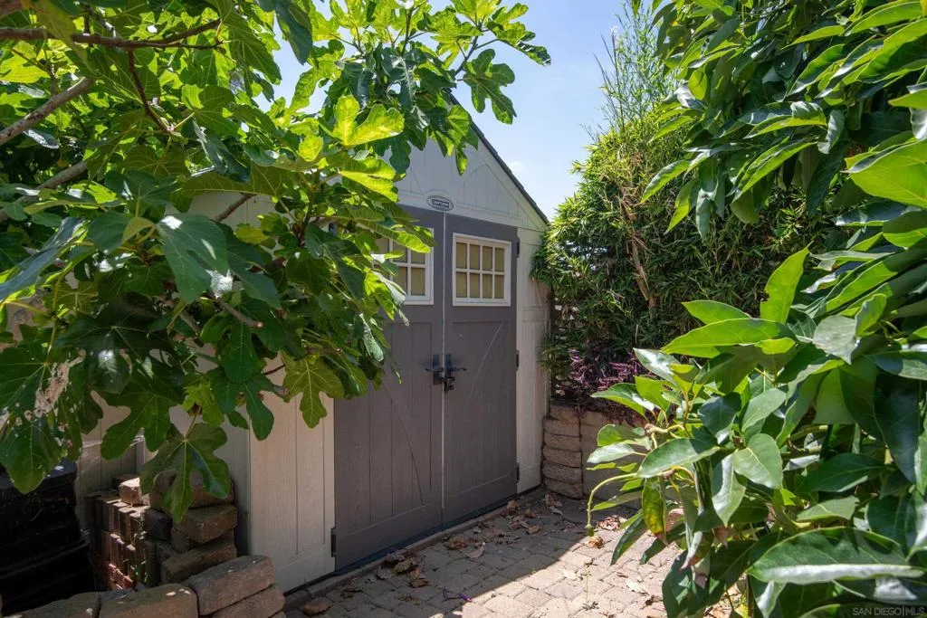 San Diego, California 92117, United States, 3 Bedrooms Bedrooms, ,2 BathroomsBathrooms,Residential,Active,160430