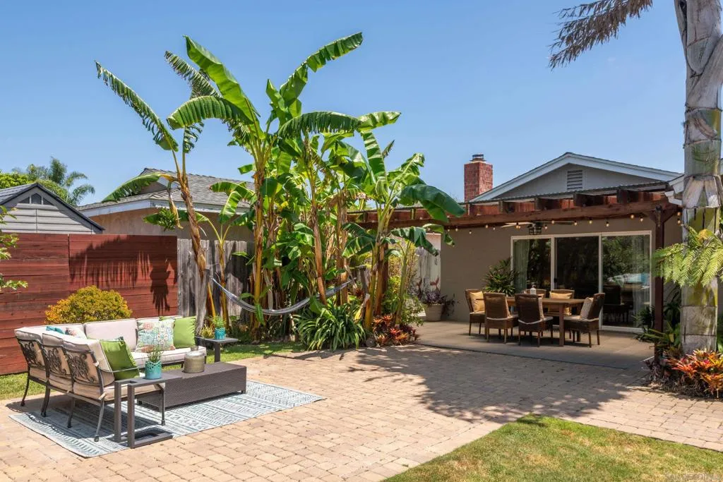 San Diego, California 92117, United States, 3 Bedrooms Bedrooms, ,2 BathroomsBathrooms,Residential,Active,160430