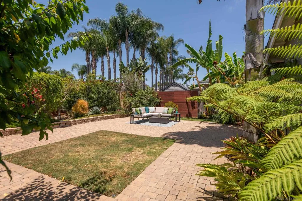 San Diego, California 92117, United States, 3 Bedrooms Bedrooms, ,2 BathroomsBathrooms,Residential,Active,160430