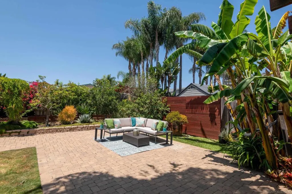 San Diego, California 92117, United States, 3 Bedrooms Bedrooms, ,2 BathroomsBathrooms,Residential,Active,160430