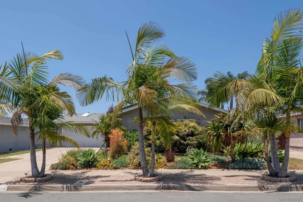 San Diego, California 92117, United States, 3 Bedrooms Bedrooms, ,2 BathroomsBathrooms,Residential,Active,160430