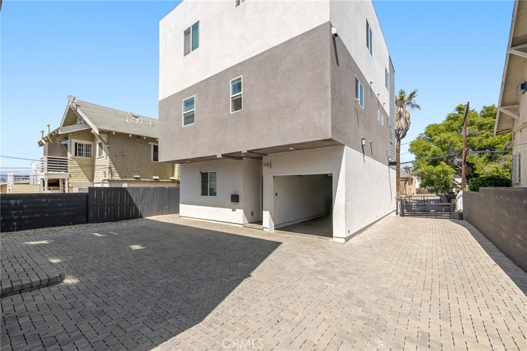 1143 Irolo Street