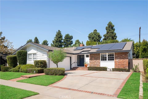Photo of 6231 E 6th ST, Long Beach, CA 90803 (MLS # OC26212162)