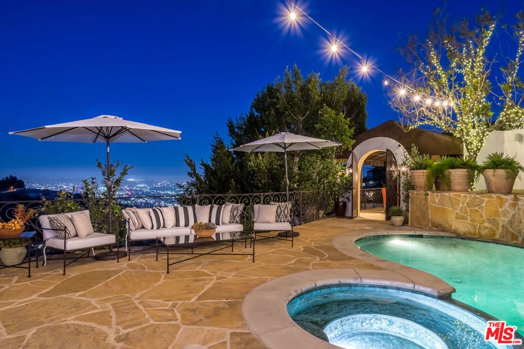 Photo of 8148 Mannix Drive, Los Angeles, CA 90046 (MLS # 25583667)