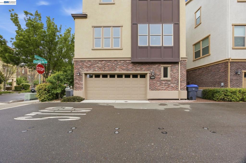 1600 Lexington Ln