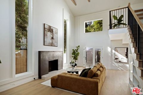 Photo of 4041 Davana Road, Sherman Oaks, CA 91423 (MLS # 26662443)