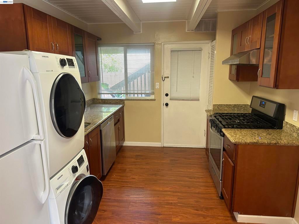1282 Carmel Ct
