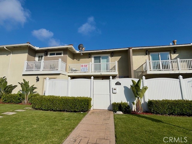 This 5 bedroom 3 bath extremely large single home was constructed in 2007. Part of a four home complex at the corner of Patrice and Flagship, across the street from Hoag Hospital in a quiet neighborhood of Newport Beach. The home is two-story with more than 2600 SF of living space. Has new hardwood floors in downstairs living area. bedrooms with an additional bonus room for an office or an extra bedroom. The unit has a private enclosed yard area, full size washer/dryer hook ups, 2 fireplaces, jacuzzi, tub, walk in closets, travertine floors, crown molding throughout, granite countertops in the bathrooms and kitchens, and stainless-steel appliances, including refrigerator.
The property is located in the Newport Mesa School District with a close proximity to the Newport Peninsula, elementary schools, Hoag Hospital and retail amenities. The lease term is for 1 year or longer. Pets ok with pet deposit.