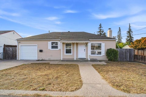 Photo of 4011 Berdina Road, Castro Valley, CA 94546 (MLS # ML82066124)