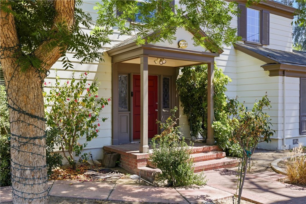 2132 Chester
