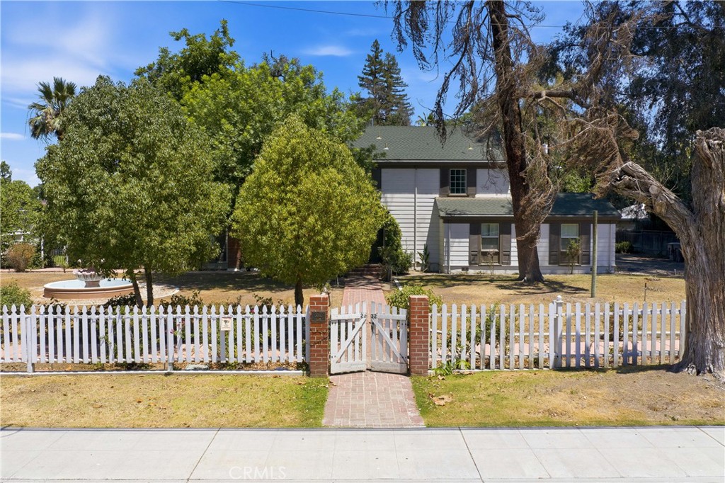 2132 Chester