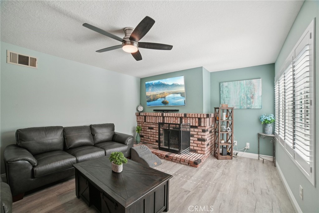 25231 Grovewood