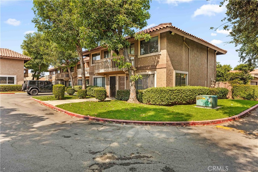 Beautifully Maintained End-Unit in La Puente
Discover this rare end-unit home in a peaceful La Puente community, offering extra privacy with its own driveway and no shared walls on one side. Inside, you’ll find an expansive living room ready for your personal design touch. The warm, inviting kitchen flows into a dining area with a built-in wet bar — perfect for hosting.
Step through sliding glass doors to a lush, private patio (approx. 20' x 20'), ideal for weekend BBQs, intimate evenings, or relaxed family gatherings. Upstairs, a two-tier staircase leads to a spacious primary bedroom and an oversized second bedroom.
Recent upgrades include fresh carpet on the upper level and stairs, plus a new A/C and heating system.
Don’t miss your chance to own this unique and inviting home — schedule your tour today!
