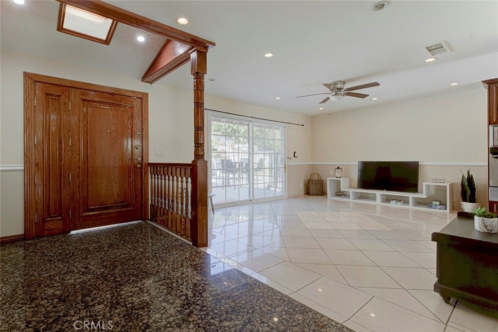 1218 E Tujunga