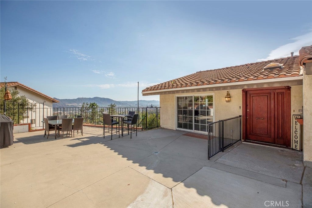 1218 E Tujunga