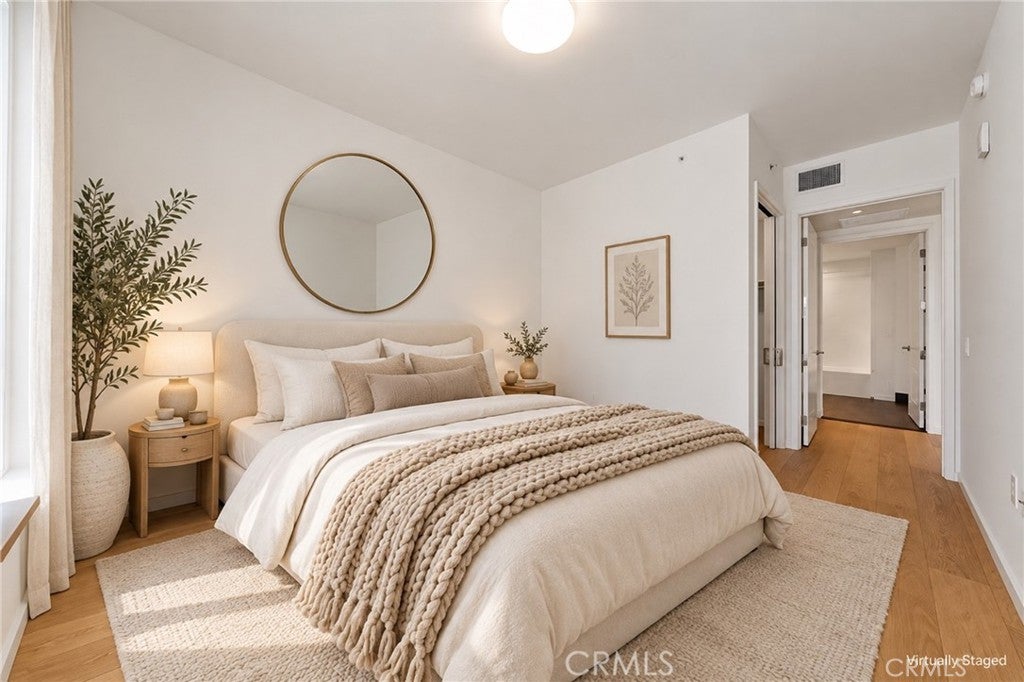 889 Francisco St 1210