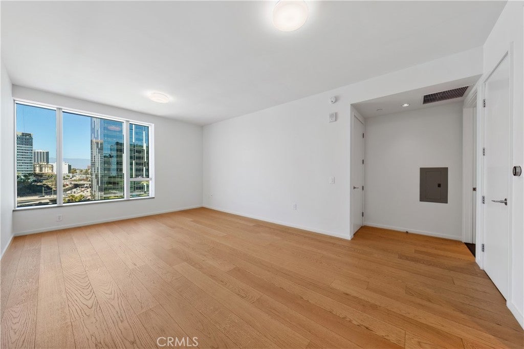 889 Francisco St 1210