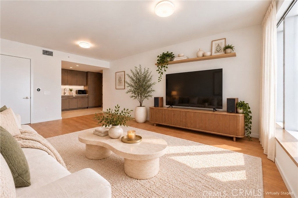 889 Francisco St 1210