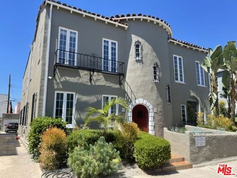 Photo of 325 N Gardner Street, Los Angeles, CA 90036 (MLS # 26838983)