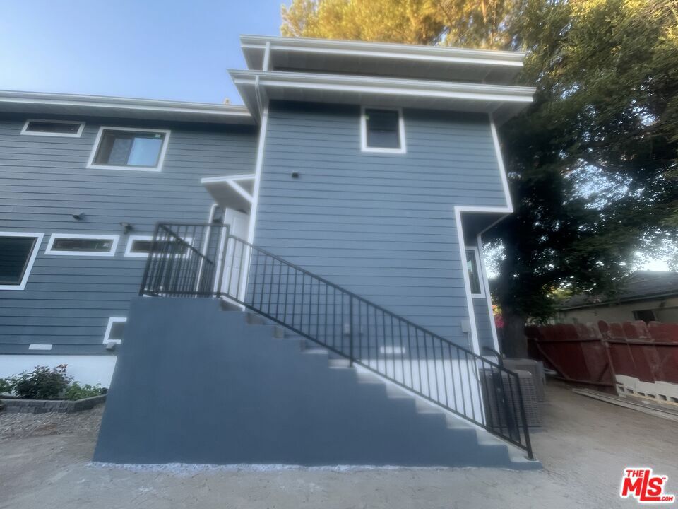 2023 Built multy house unit, 2nd floor with open plan, green view, airy modern finished. Washer and dryer in unit, recessed lighting, laminated flooring,well size 1 bed 1 bath. Easy access to freeway 210 close to communyty park, YMCA, Starbucks, In n out burger. Tenant need to prepare renter's insurance before move in, tenant pay utilities $150.-, if couple $200.-wifi $30.- per month.