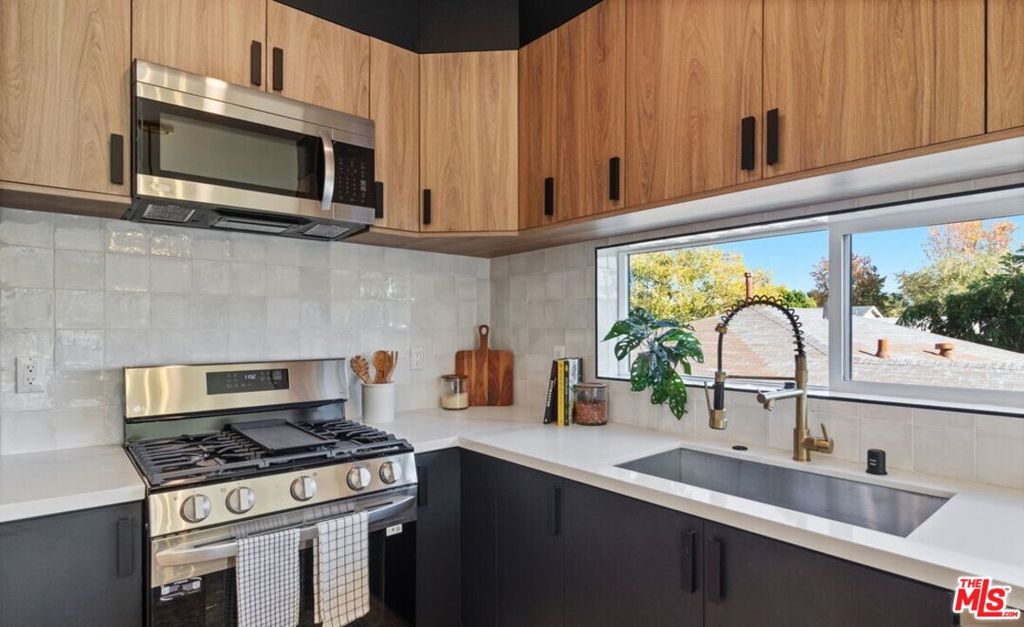 10821 Hartsook Street