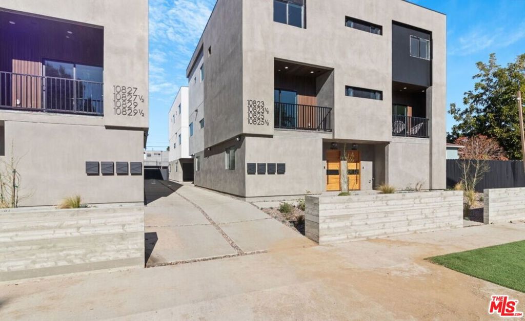 10821 Hartsook Street