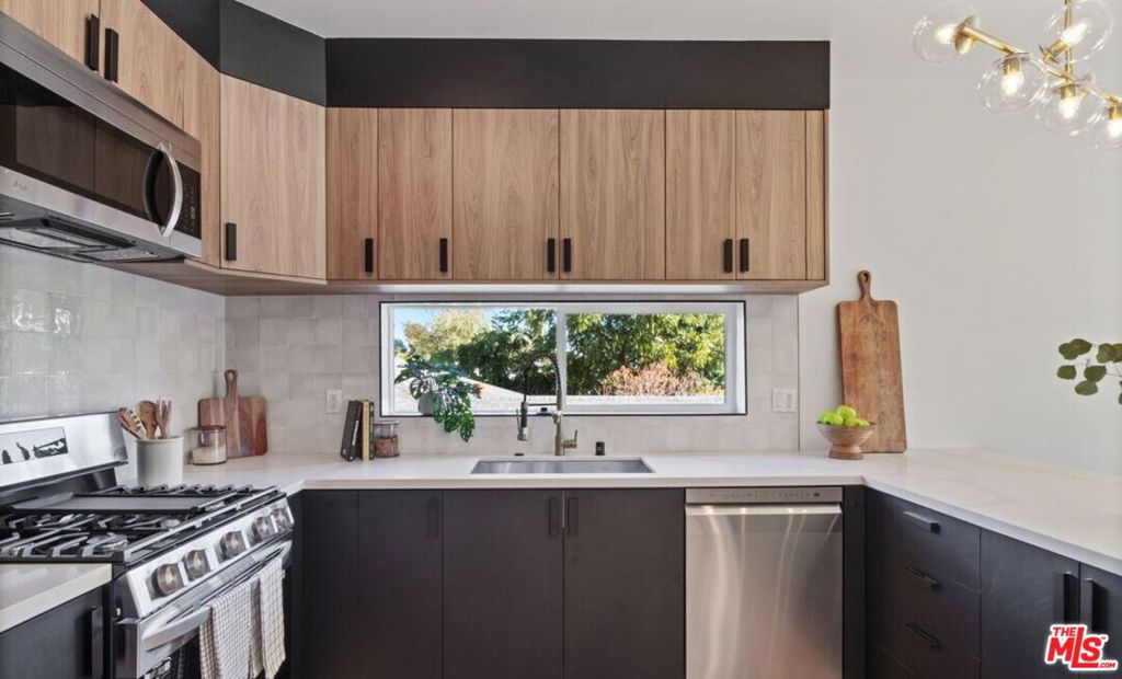 10821 Hartsook Street