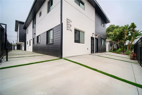 Photo of 2011 S 8th Avenue, Los Angeles, CA 90018 (MLS # OC25279597)
