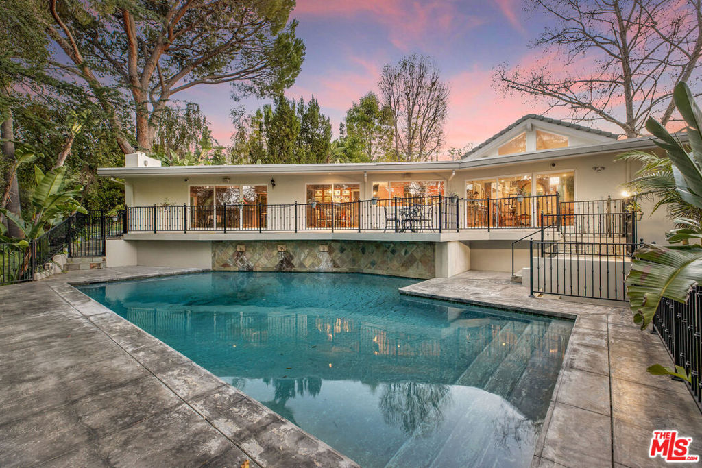 4968 Queen Florence Lane