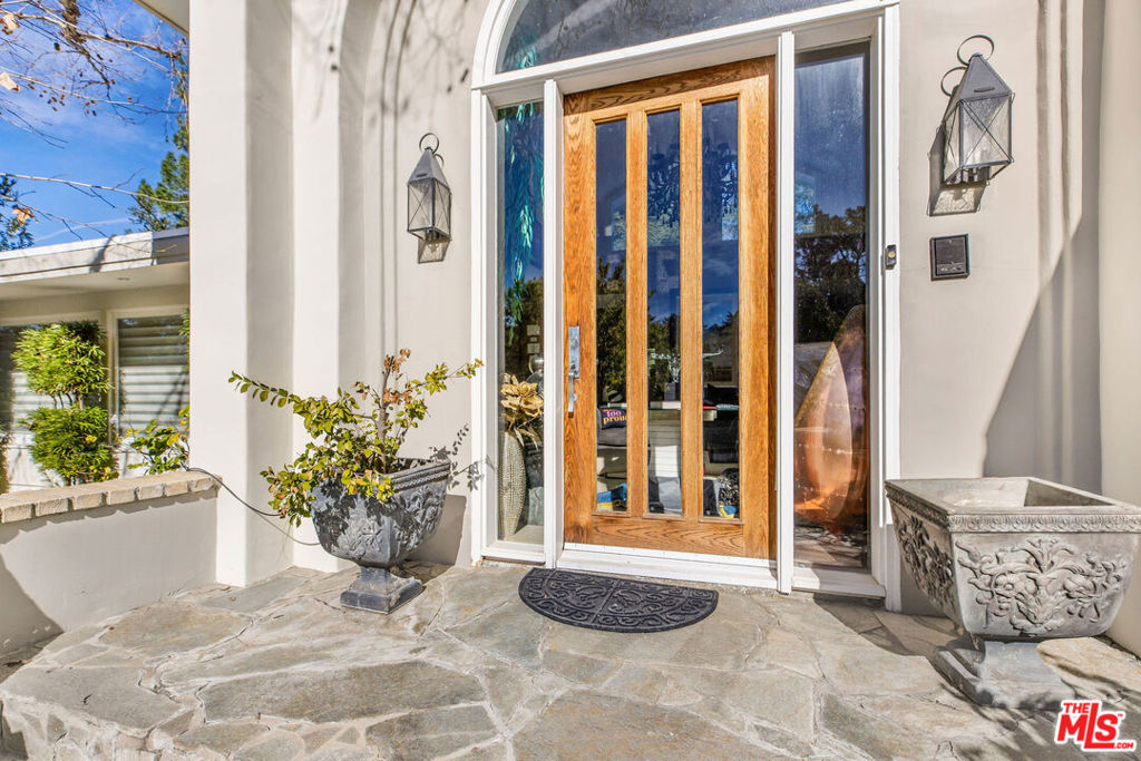 4968 Queen Florence Lane