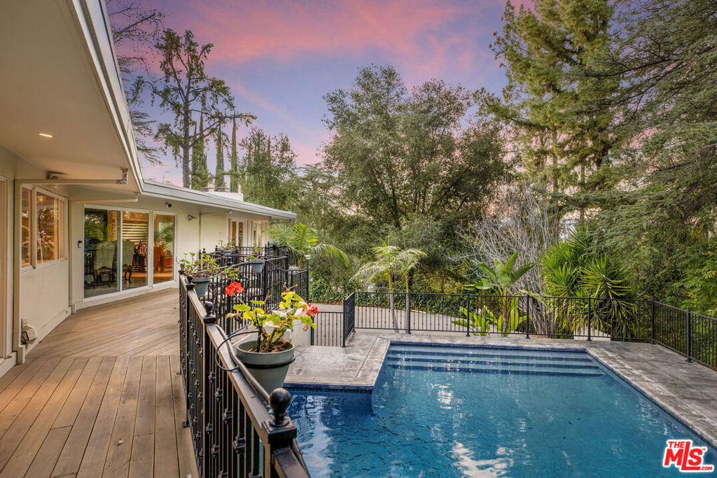 4968 Queen Florence Lane