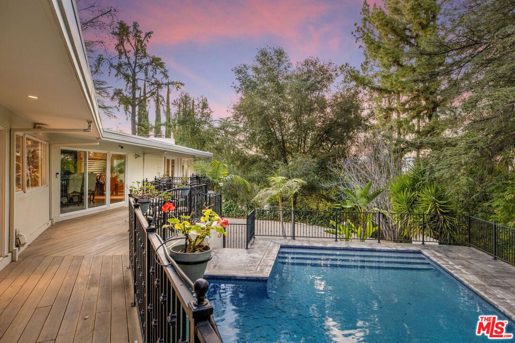 Photo of 4968 Queen Florence Lane, Woodland Hills, CA 91364 (MLS # 26659217)