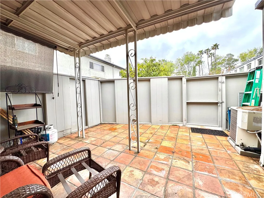 Woodland Hills, California 91367, United States, 2 Bedrooms Bedrooms, ,2 BathroomsBathrooms,Residential,Active,85204