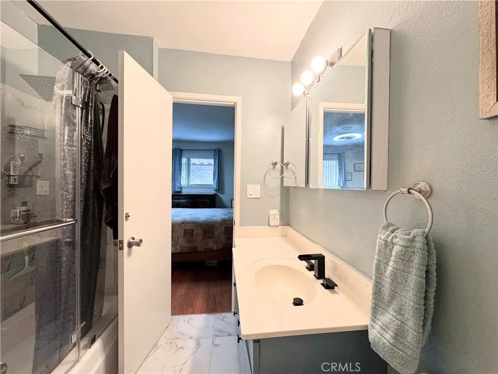 Woodland Hills, California 91367, United States, 2 Bedrooms Bedrooms, ,2 BathroomsBathrooms,Residential,Active,85204