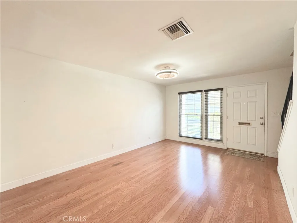 Woodland Hills, California 91367, United States, 2 Bedrooms Bedrooms, ,2 BathroomsBathrooms,Residential,Active,85204