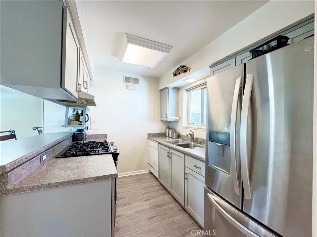 Woodland Hills, California 91367, United States, 2 Bedrooms Bedrooms, ,2 BathroomsBathrooms,Residential,Active,85204