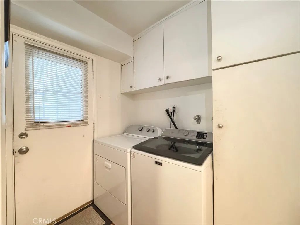 Woodland Hills, California 91367, United States, 2 Bedrooms Bedrooms, ,2 BathroomsBathrooms,Residential,Active,85204