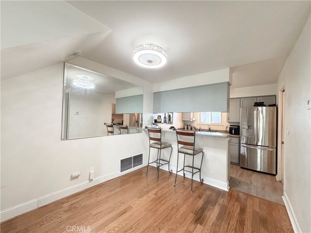Photo of 22131 Oxnard Street, Woodland Hills, CA 91367 (MLS # SR25051992)