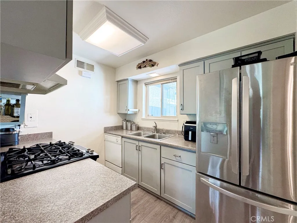 Woodland Hills, California 91367, United States, 2 Bedrooms Bedrooms, ,2 BathroomsBathrooms,Residential,Active,85204