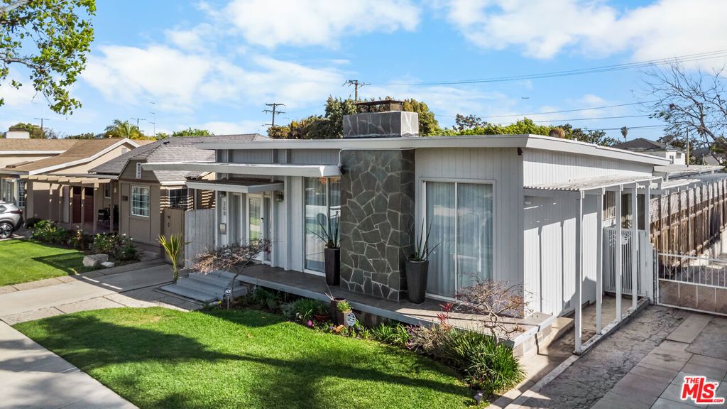 Photo of 308 W Ellis Avenue, Inglewood, CA 90302 (MLS # 26634275)