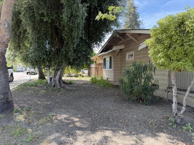 1901 W Middlefield Road, Mountain View CA 94043