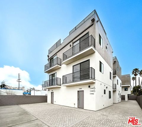 Photo of 11443 Hatteras Street, North Hollywood, CA 91601 (MLS # 26673729)