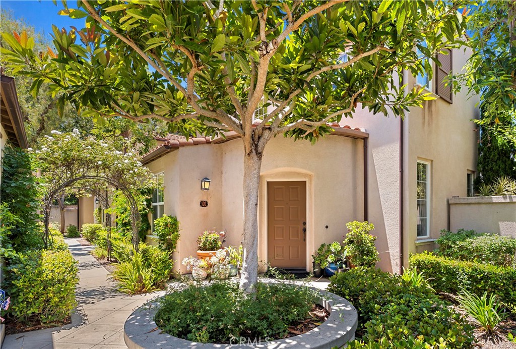 Welcome to this exquisite detached home in the Quail Hill community of Irvine. Enjoy the privacy of no shared walls, along with modern upgrades and resort-style amenities just steps away. Prime location near the award-winning Alderwood Elementary and University High School, with quick access to the 405, 5, and 133 freeways. Close to Quail Hill Shopping Center, dining, entertainment, John Wayne Airport, and just 7 miles to the beach! Step inside to beautiful hardwood floors and abundant natural light streaming through large windows. The spacious living room flows seamlessly to a private patio, ideal for outdoor entertaining. The open-concept dining area connects to a stylish, upgraded kitchen featuring stainless steel appliances, a double-bowl sink, custom white cabinetry, and chic accent lighting. Retreat to the spacious primary suite, complete with a generous walk-in closet and a luxurious ensuite bathroom. Don’t miss this rare opportunity to own a pristine home in one of Irvine’s most sought-after neighborhoods.