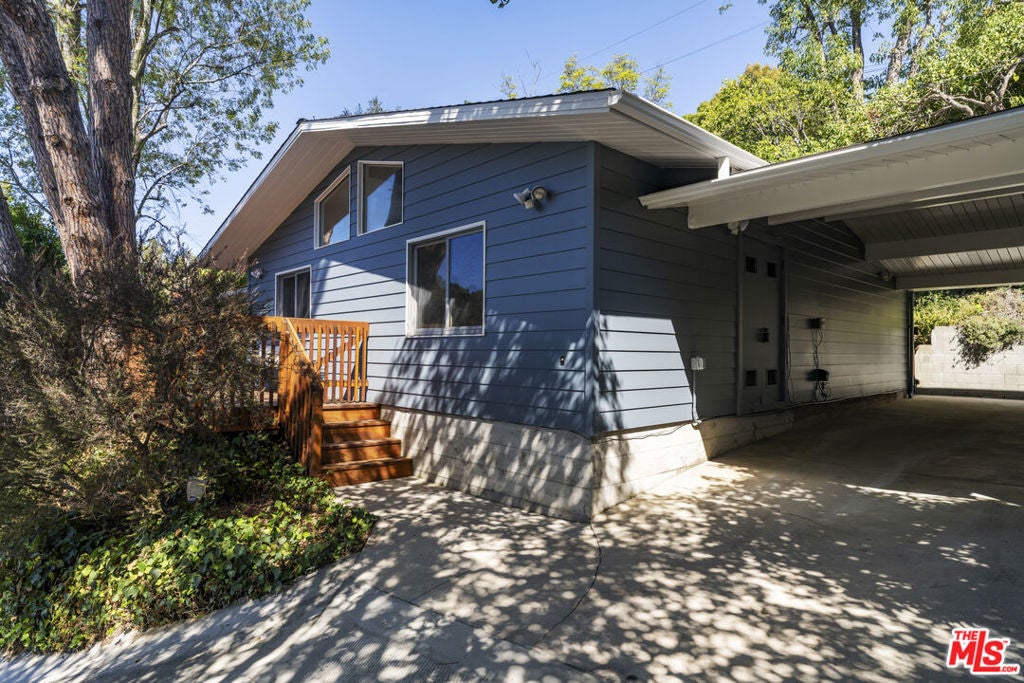 2856 Nichols Canyon Road