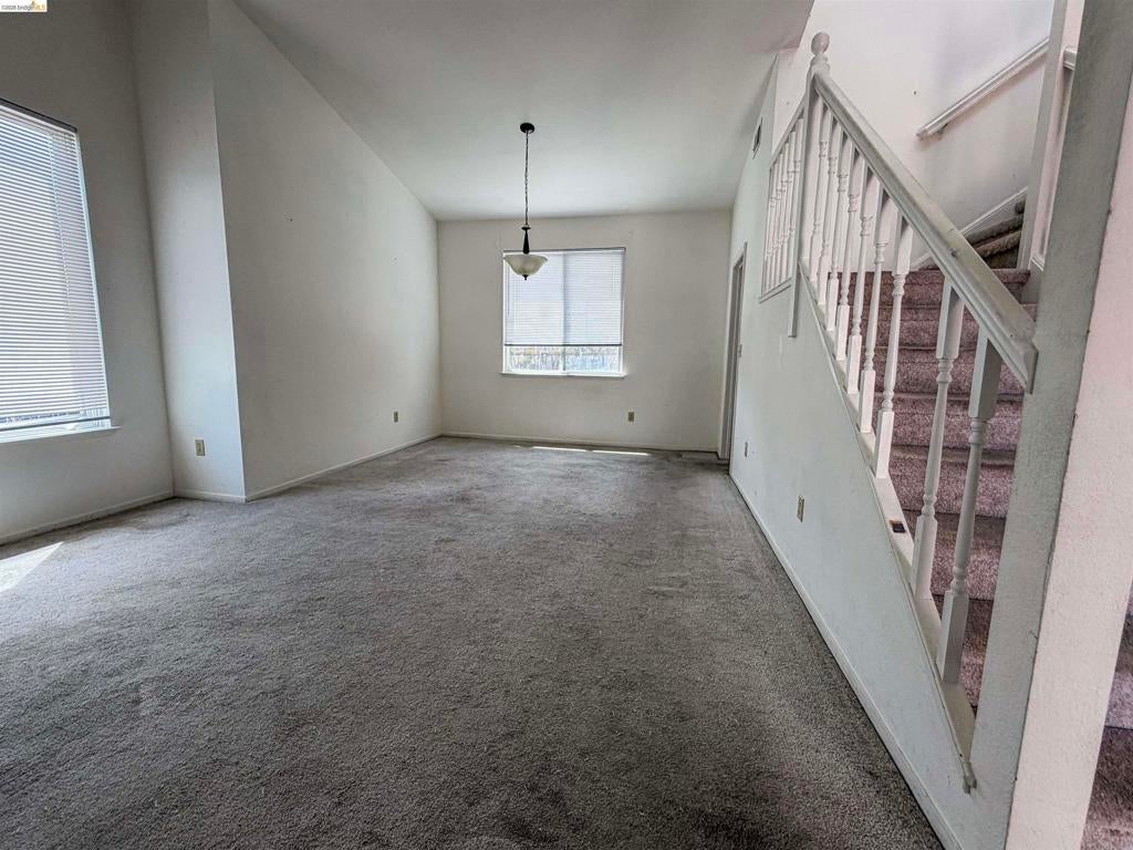 336 Lakespring Pl