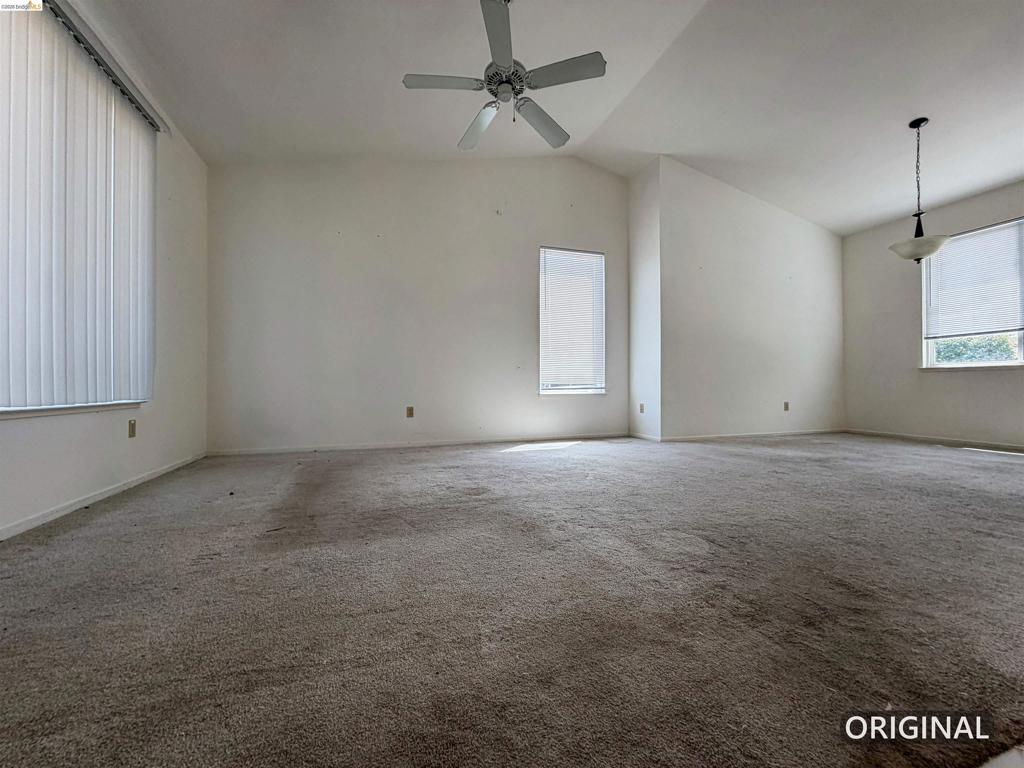 336 Lakespring Pl