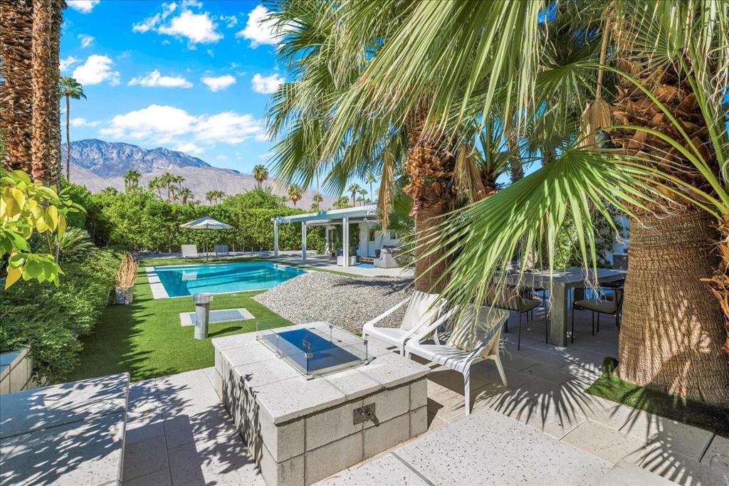 Los Compadres - Residential